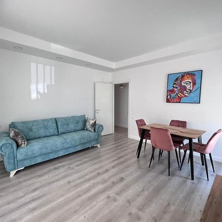 Cosmopolis Bliss: Your Home Away From Home Stefanestii de Jos المظهر الخارجي الصورة