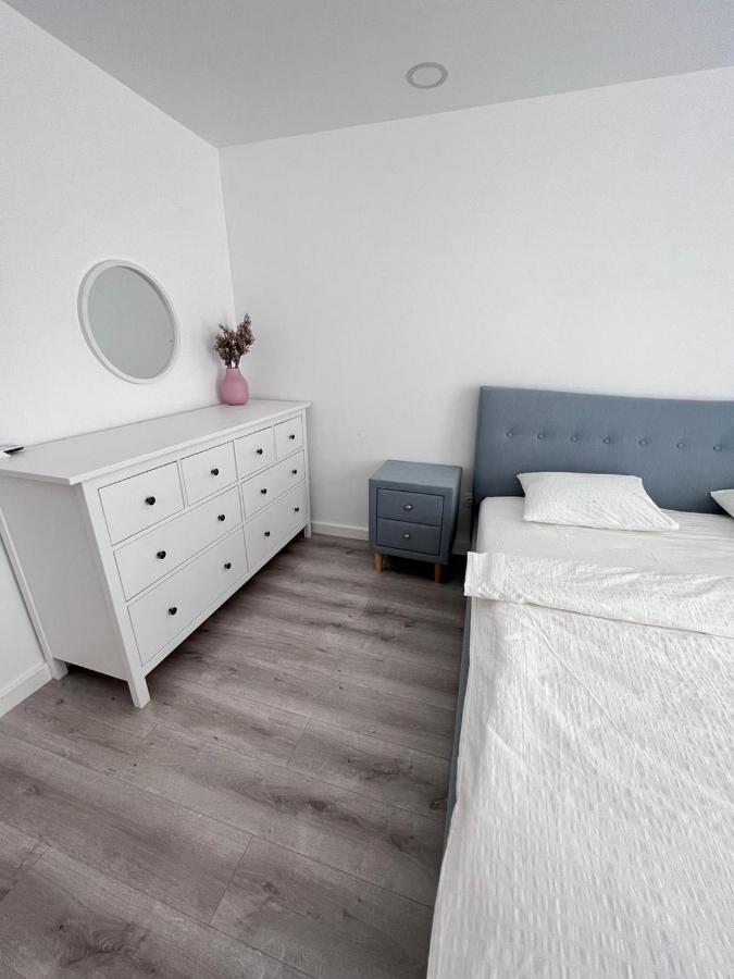 Cosmopolis Bliss: Your Home Away From Home Stefanestii de Jos المظهر الخارجي الصورة